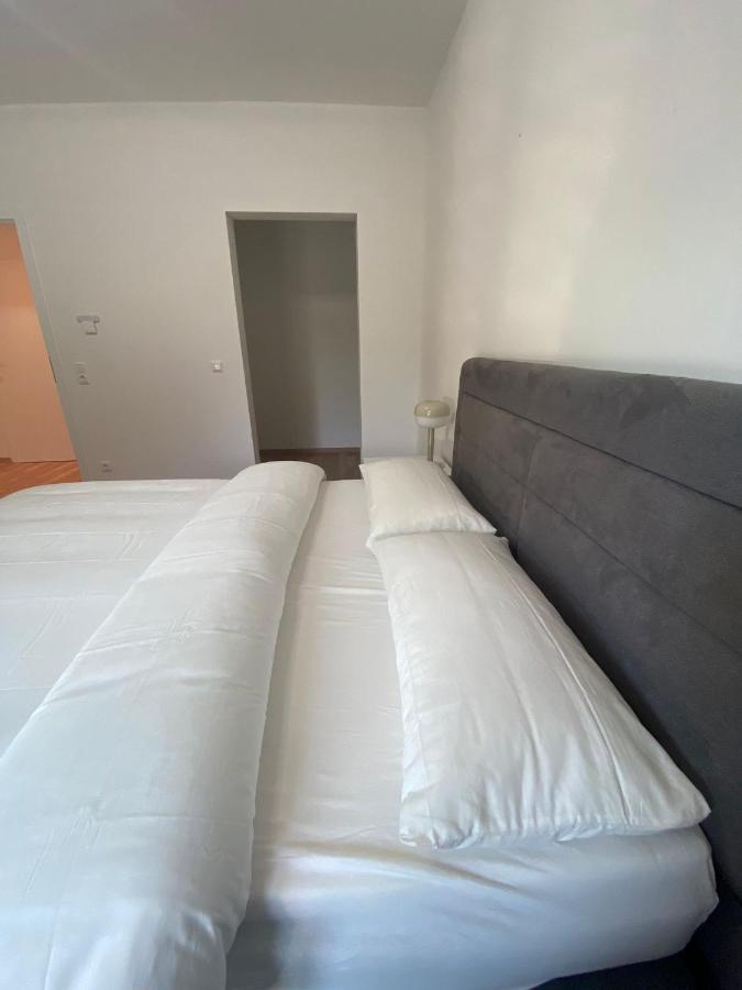 Schoene Mit Balkon 2 Lubeck